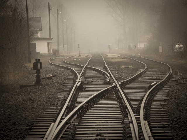 railroad_tracks.jpeg