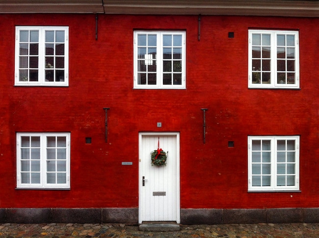 red_christmas_house.jpg